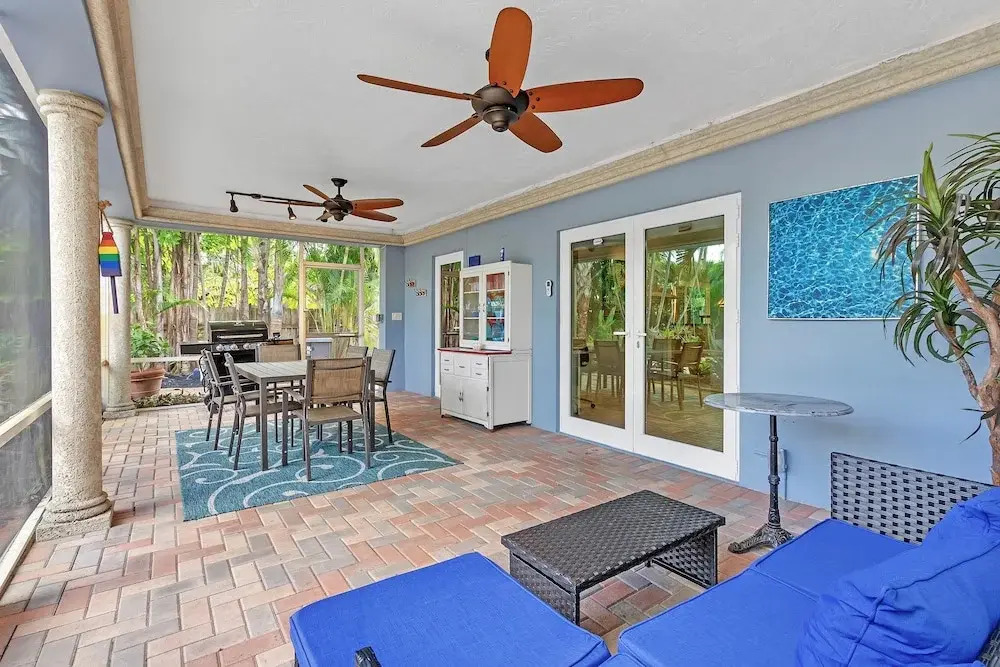 Chic 3BR Sanctuary Steps From The Drive Paradise