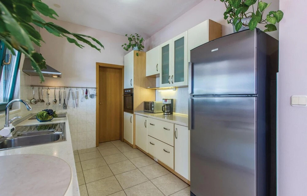 Amazing Home in Stobrec With Wifi and 4 Bedrooms