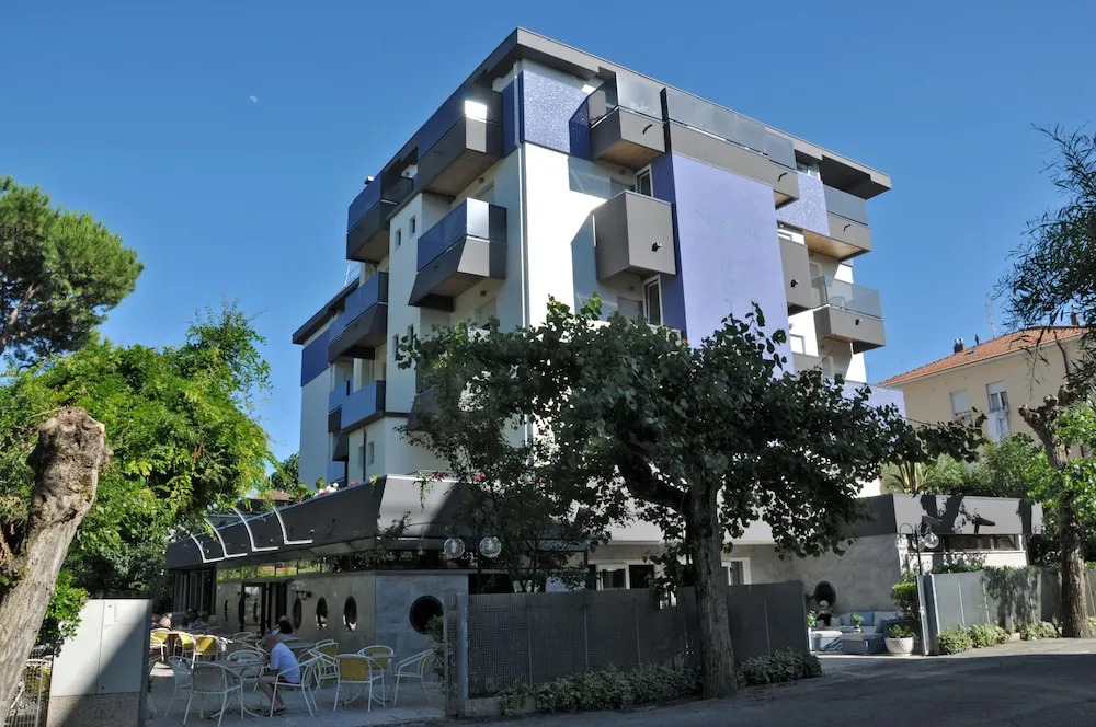 Hotel Carol