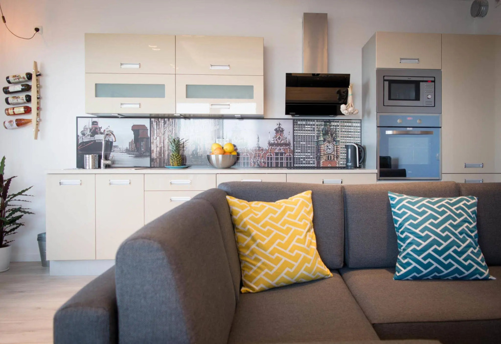 Bently Apartments - Four Oceans Seaside