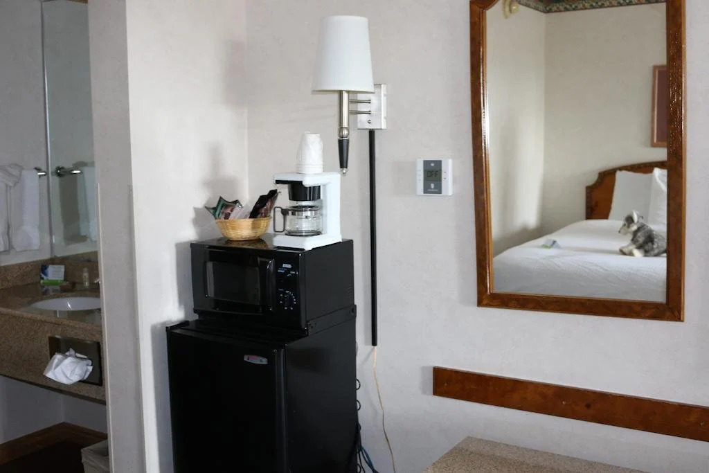 Gray Wolf Inn & Suites