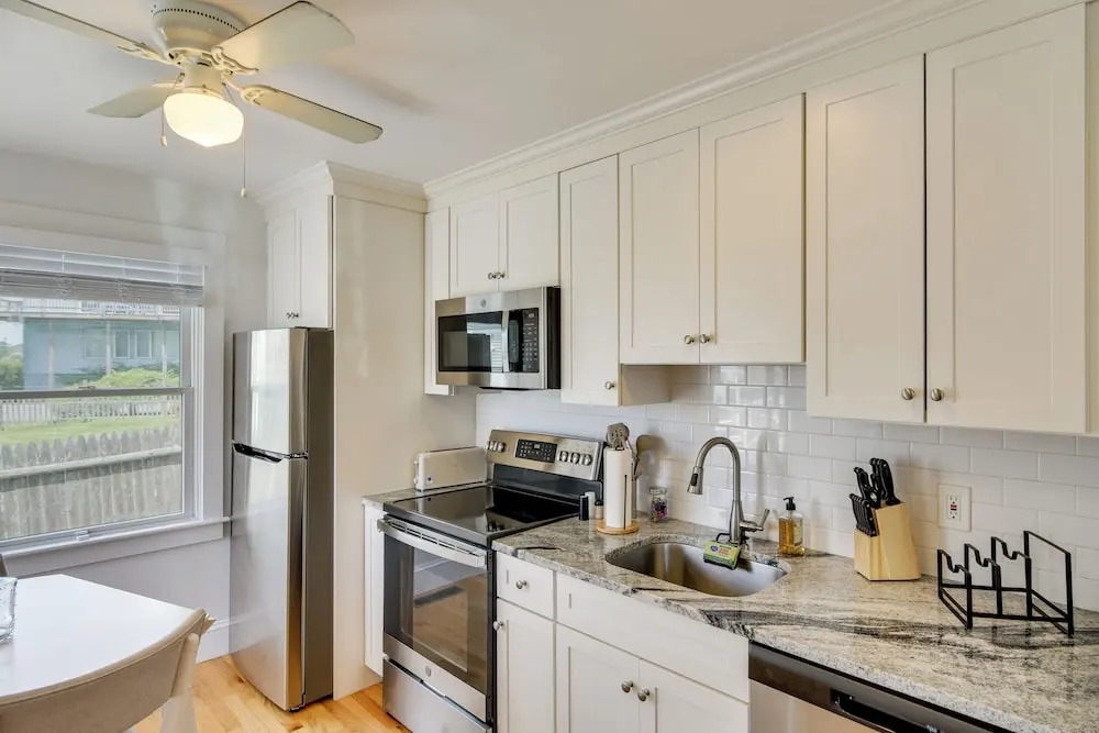 Walkable + Convenient! 1st-floor Apt in Middletown
