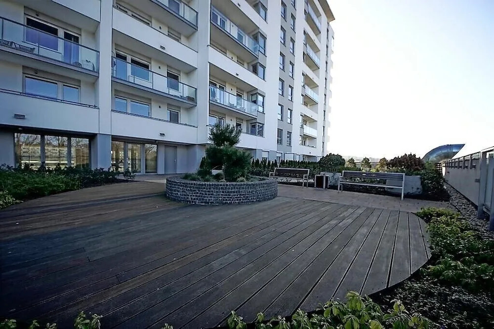 BillBerry Apartments - Floral wave