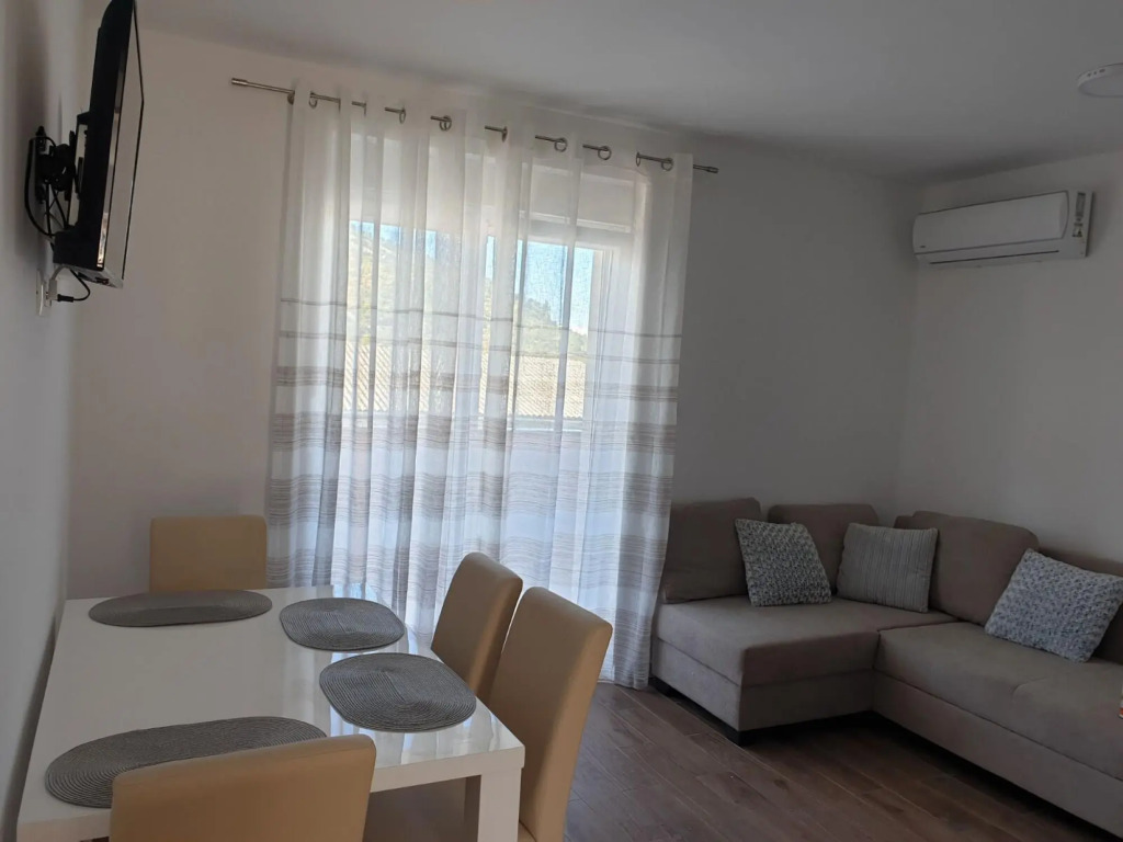 Apartment Pocrnja