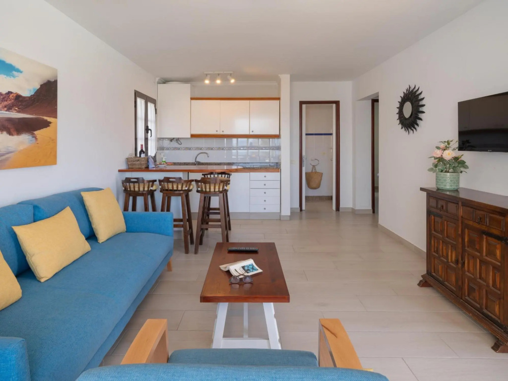 Apt 28 Famara
