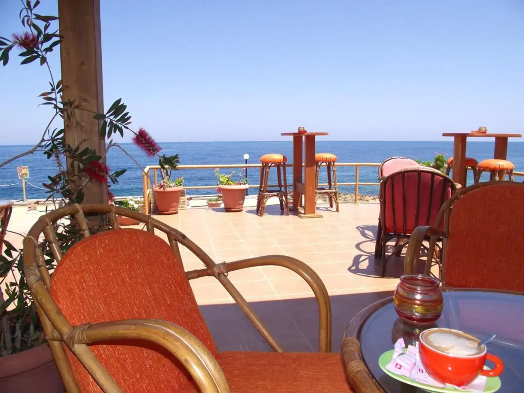 Anixi Apartments