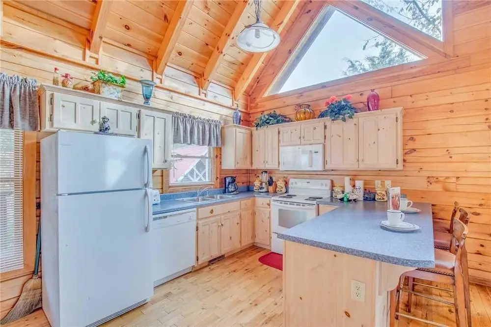 Dream Catcher II 1 Bedroom Home with Hot Tub