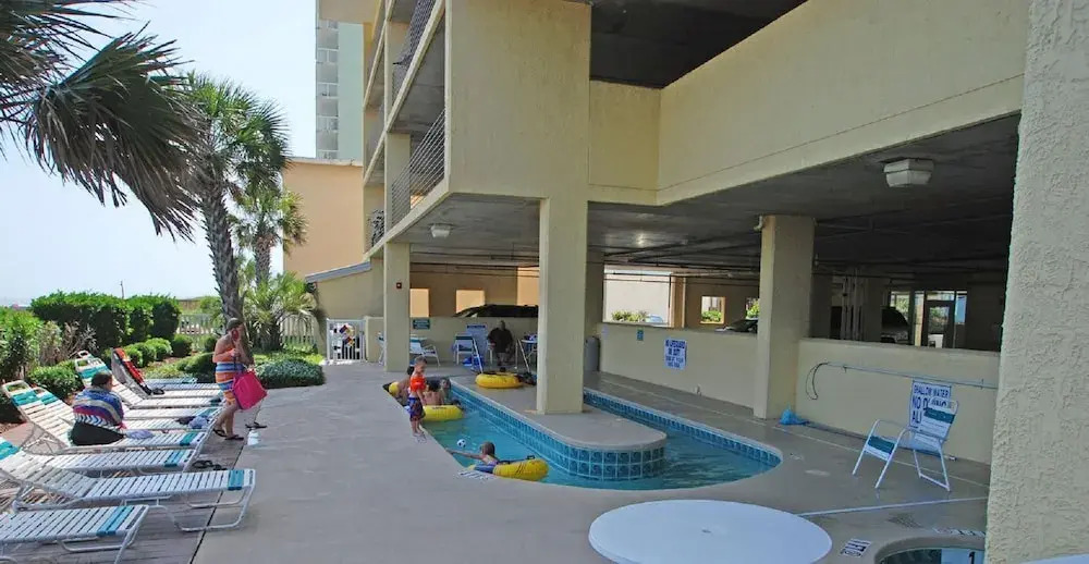 Sunrise Pointe 11f 3 Bedroom Condo by RedAwning