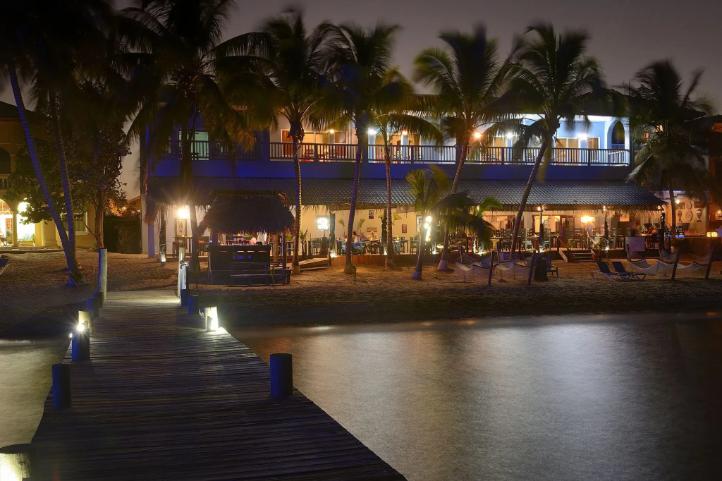 Parrot Cove Lodge