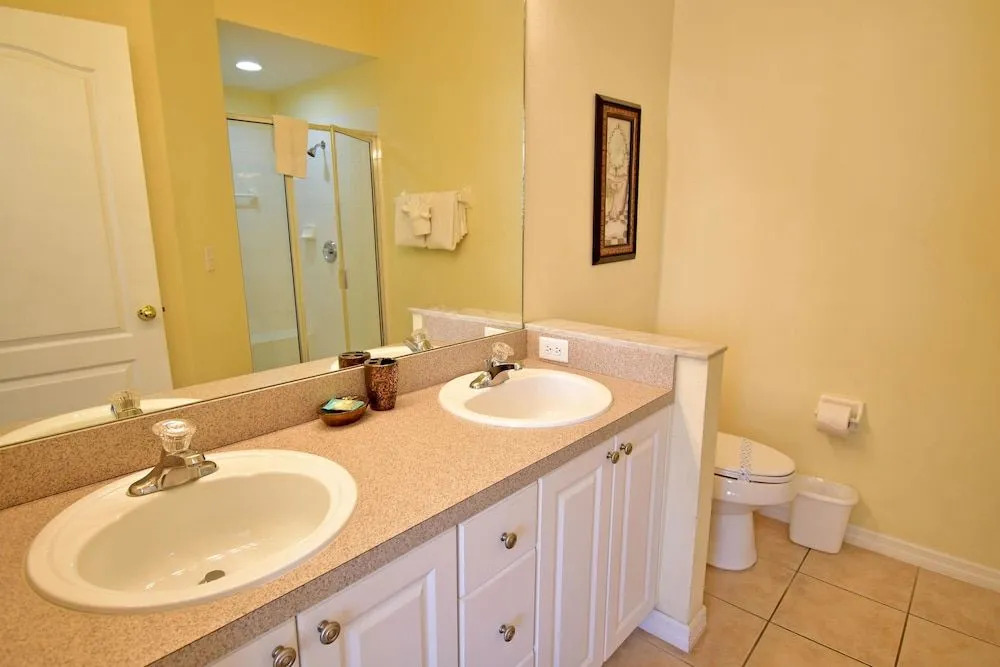 T842BD South 4 Br villa by RedAwning