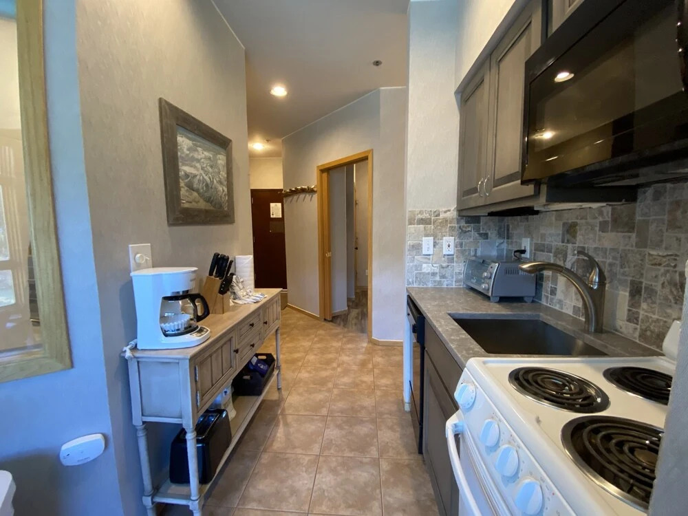 River Bank Lodge 2915