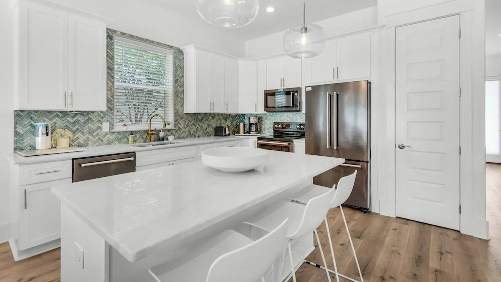 Spacious Home, Private Backyard, and Community Pool
