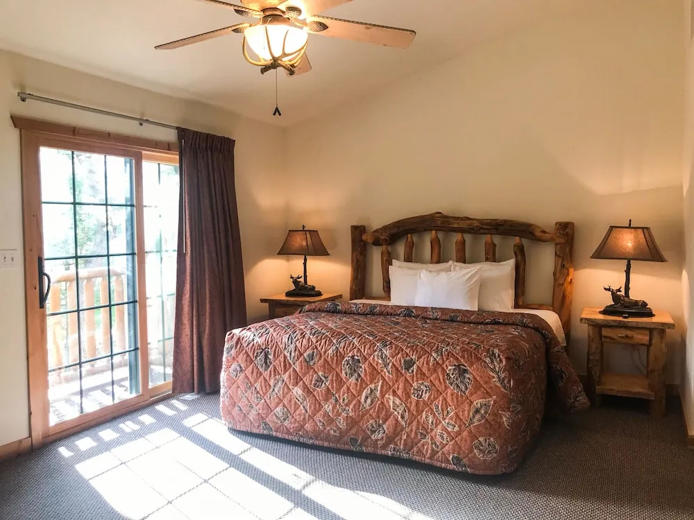 Grand Bear Resort at Starved Rock