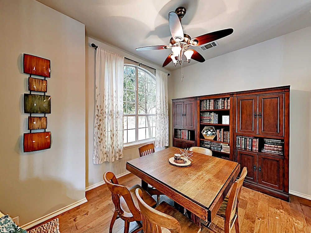 10807 Dripping Springs - 3 Br Home