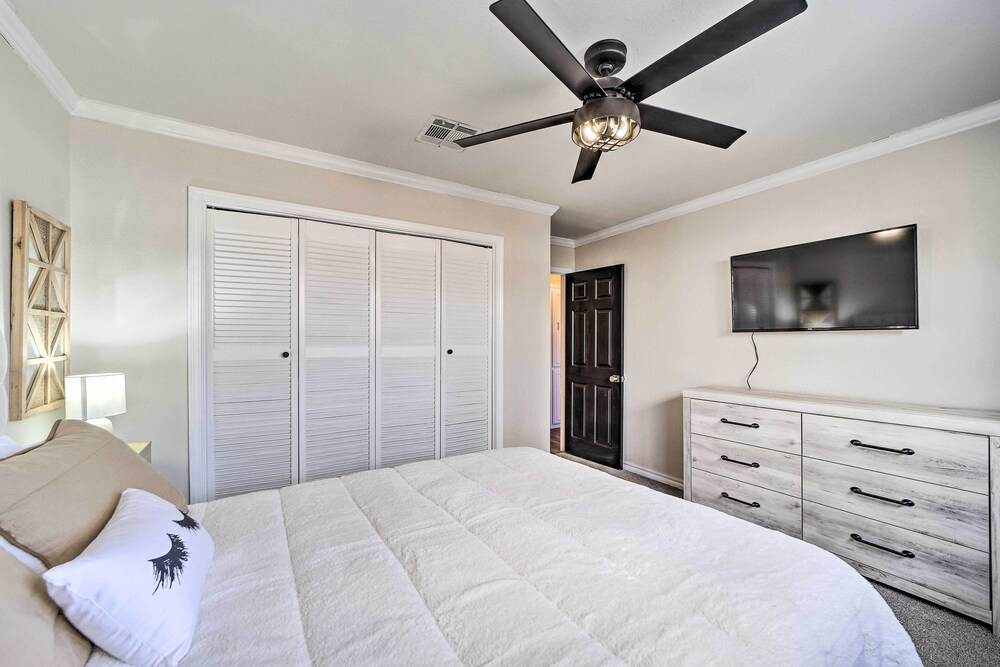 Immaculate Woodland View Retreat w/ Hot Tub
