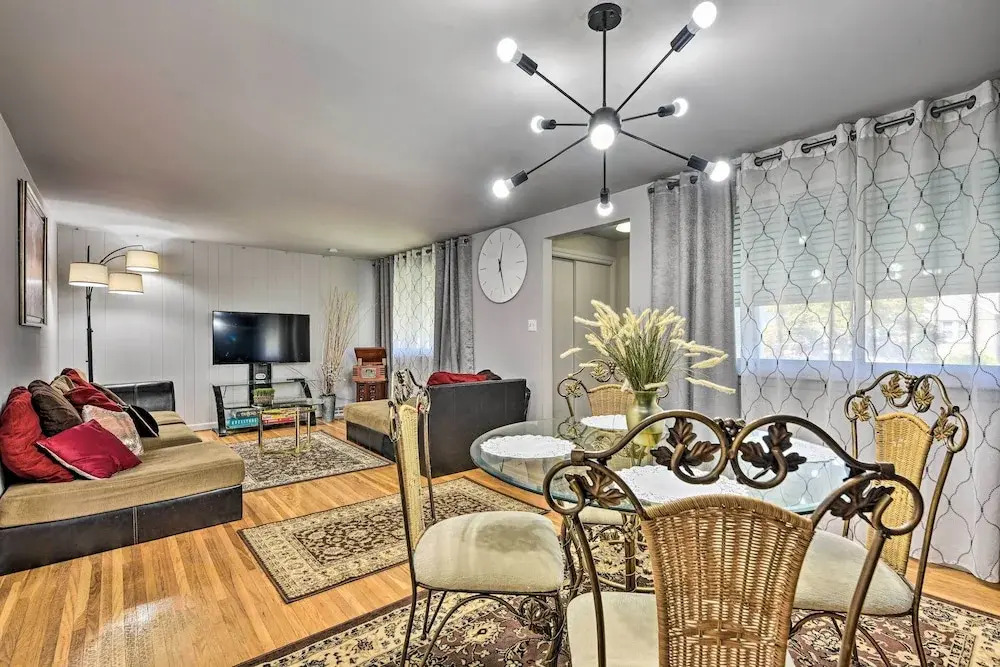 Charming Buffalo Apt: 18 Mi to Niagara Falls!