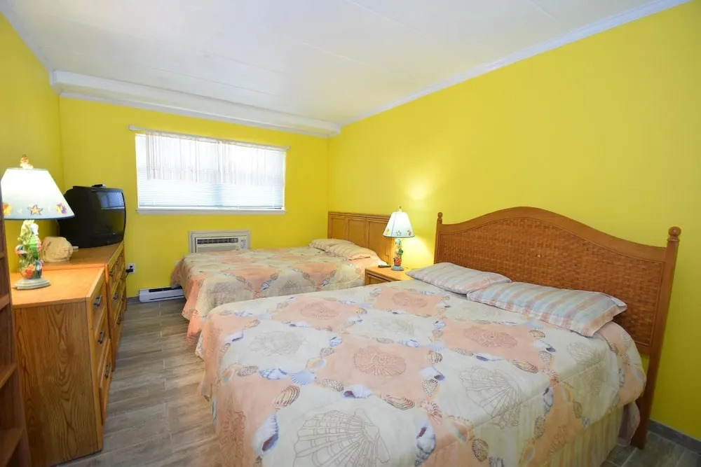 Oceanwalk East 411 1 Br condo by RedAwning