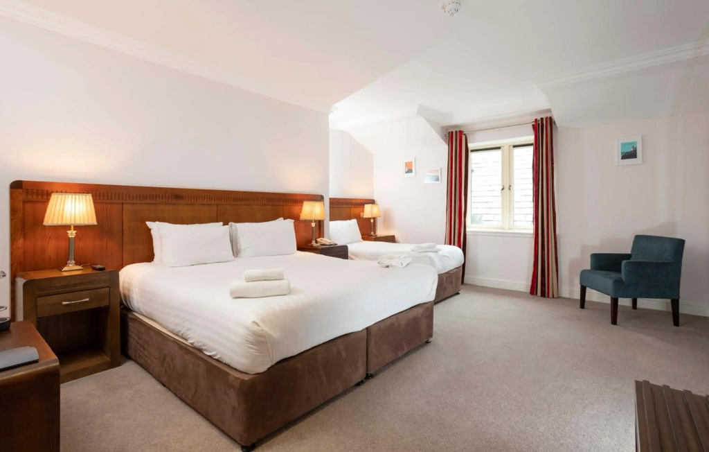 Schull Harbour Hotel & Leisure Centre