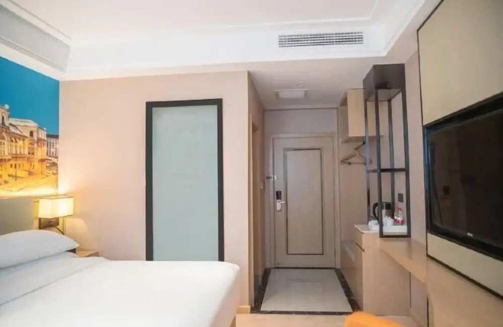 Vienna Hotel (Liuyang River Bridge Pedestrian Street)
