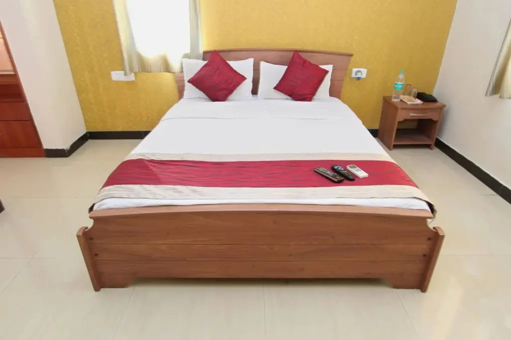 Green Paradise Luxury Suites by OYO Rooms