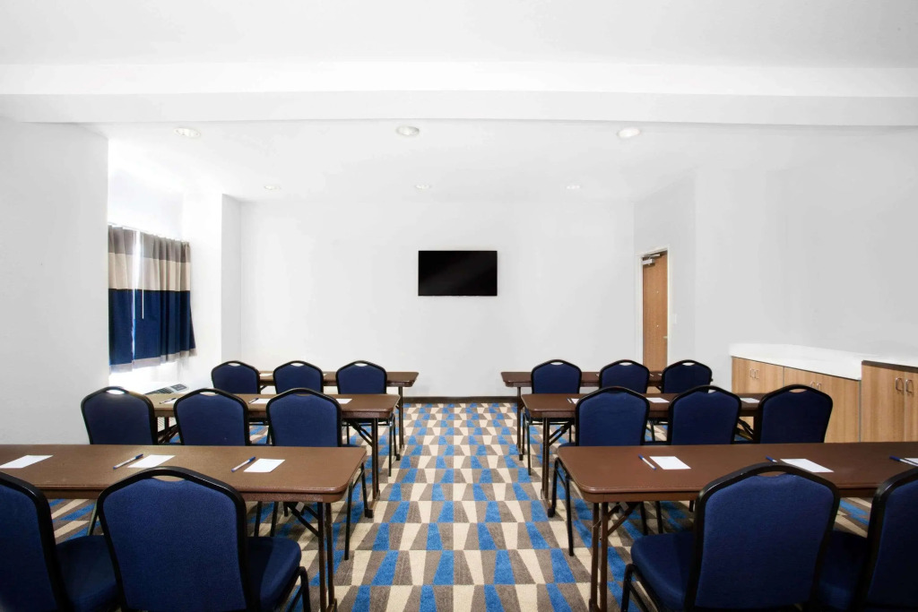 Microtel Inn & Suites By Wyndham Naples Vernal