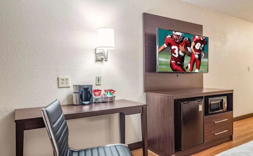 Red Roof PLUS+ & Suites Atlanta Airport South