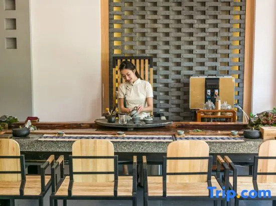 Mengtu Hotel, No.1 West Street, Zhangjiajie (Tianmenshan Cableway Branch)