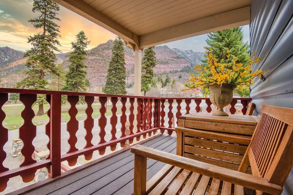 Box Canyon Lodge and Hot Springs