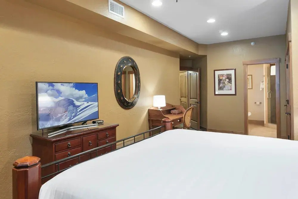 Powder Run at Deer Valley Resort - Four Bedroom Condo with Hot Tub #A32 4 Condo