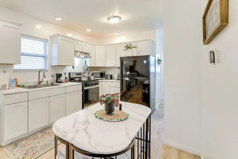 2 Mi to State Park: Updated Niagara Falls Home