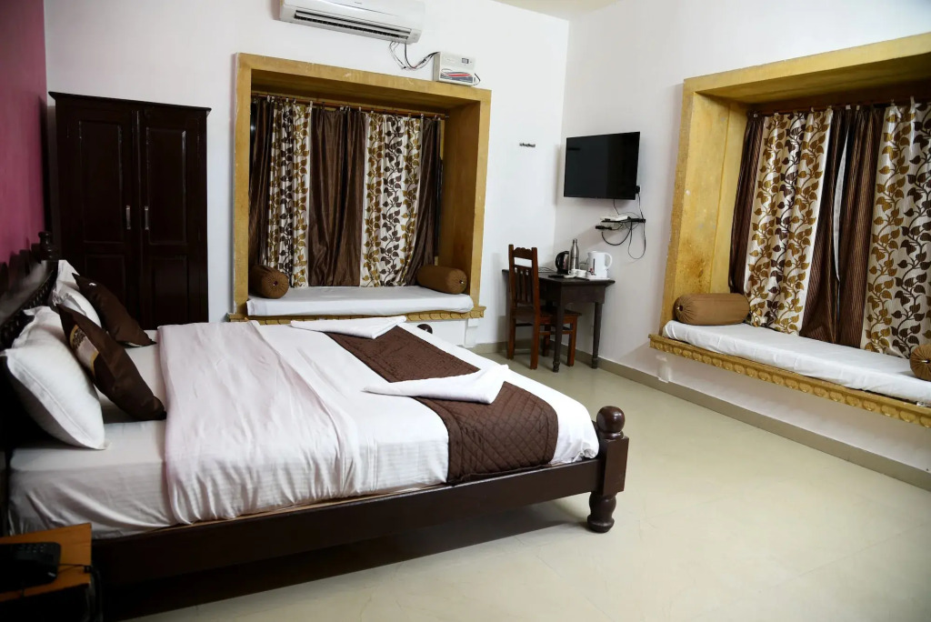 Hotel Marina Mahal with Swimming Pool