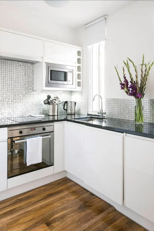 Cosy, Modern Chelsea Studio
