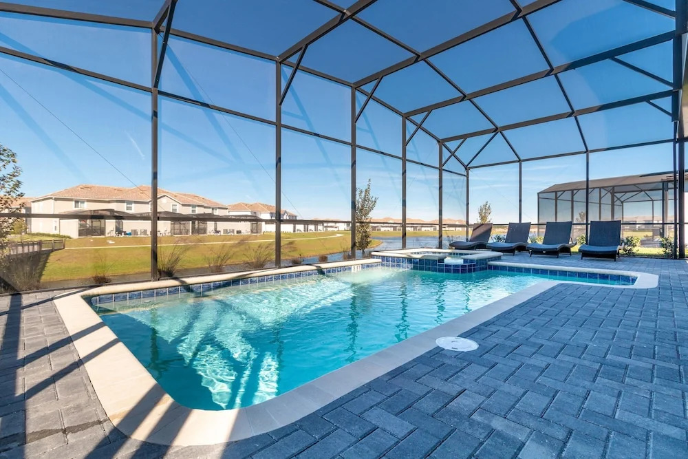 2957 FS - Luxury Oasis: 6BR Villa Pool Game