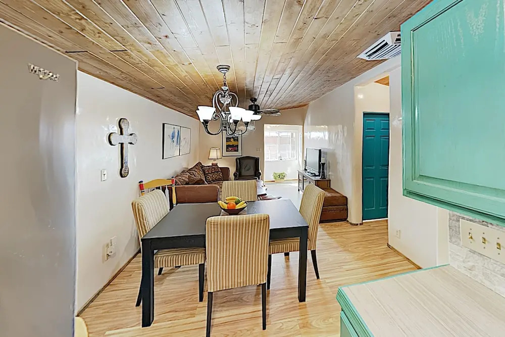 New Listing! Casa Bella: 2-unit Southwest 7 Bedroom Duplex