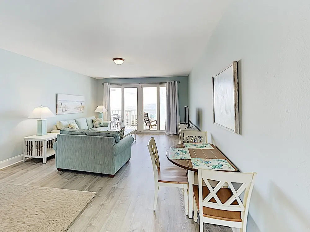 Gulf-view W/ 5 Pools & Private Beach Access 2 Bedroom Condo