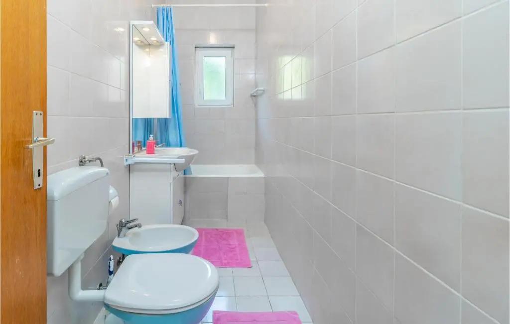 Amazing Apartment in Novi Vinodolski With Wifi and 3 Bedrooms