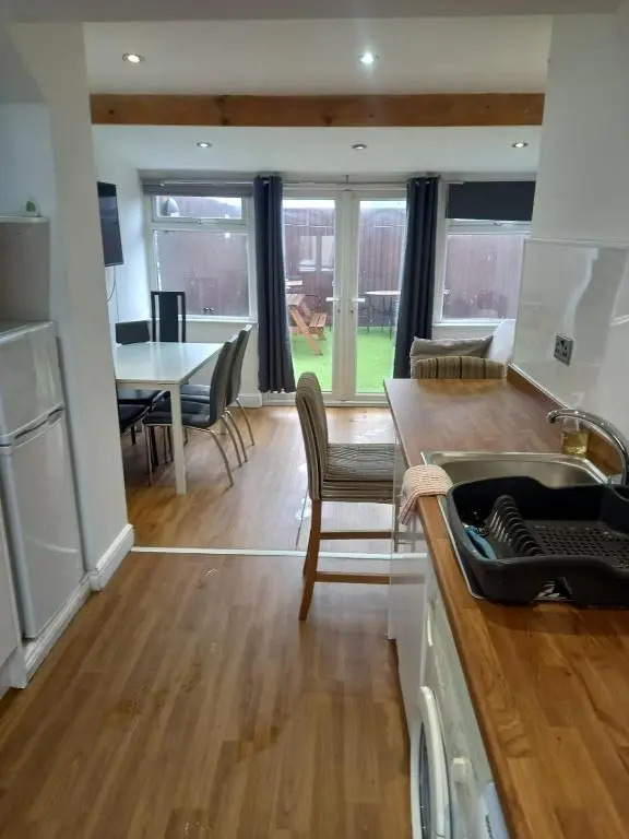 Modern Apartment with Roof Garden Close to City Centre