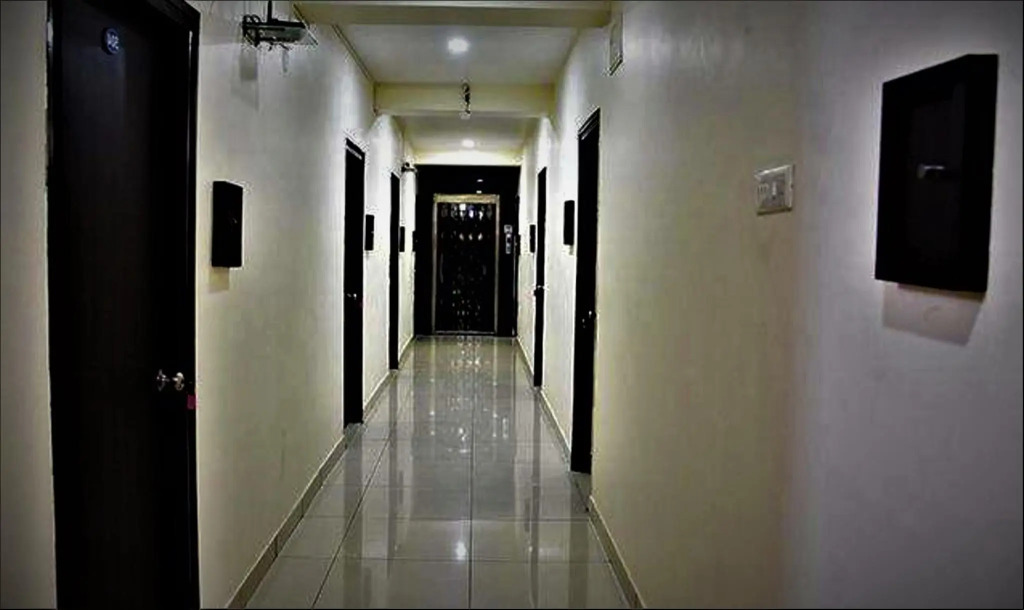 FabHotel Eminent Suites