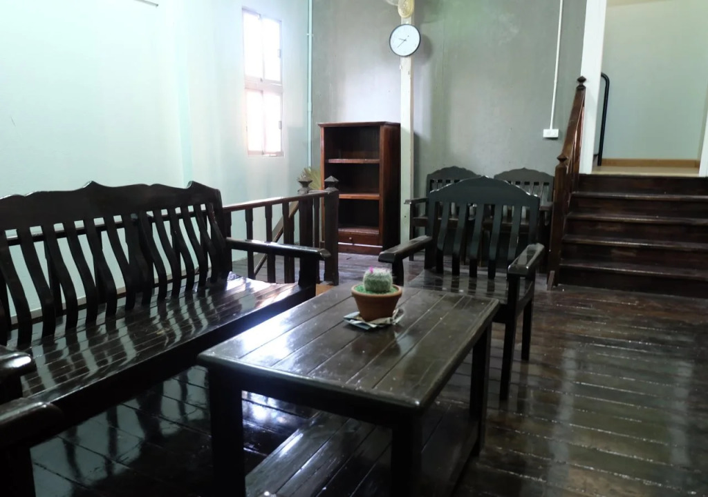 Plearn Hostel