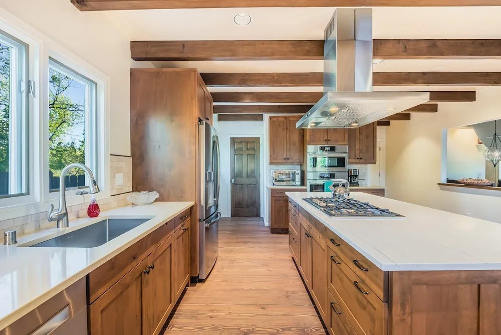 Encantada - Spacious and Luxurious Home, Walk to The Plaza