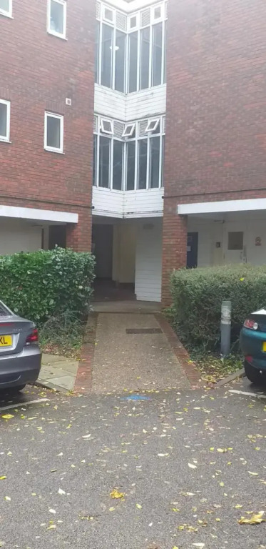 Studio flat in central Bracknell