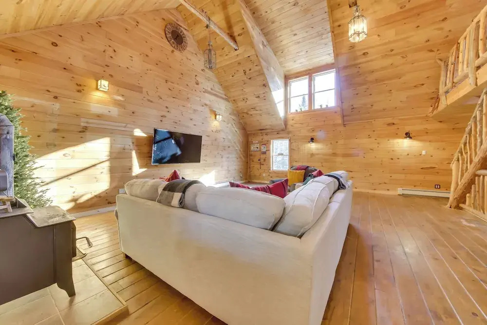 Rangeley Retreat Cabin-style Home: Lake Access