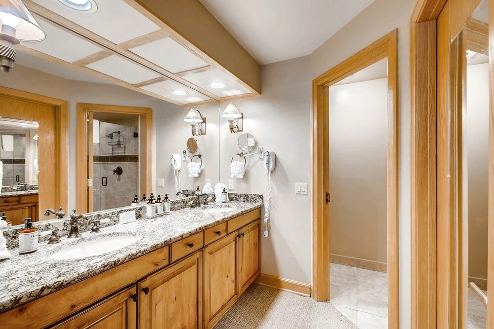 3br  Chateaux Dumont ~kids Ski Free! Walk To Lift 3 Bedroom Condo by RedAwning