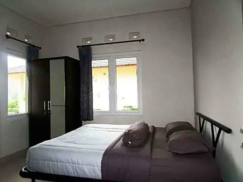 Urbanview Resort Adang Zecky Cisarua Puncak by RedDoorz