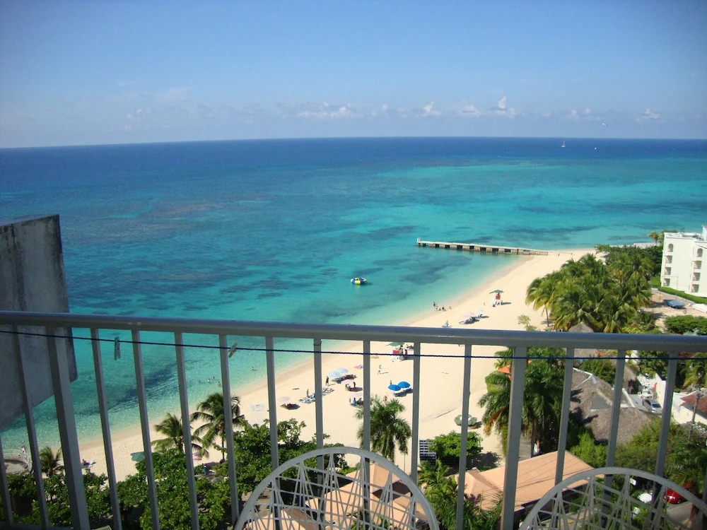Sky View Beach Studio At Montego Bay Club Resort