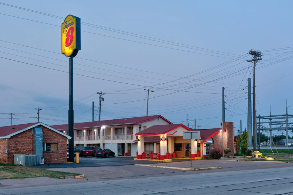 Super 8 By Wyndham Vernon