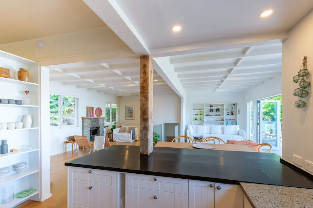 Koi Waiheke with private beach access and mooring
