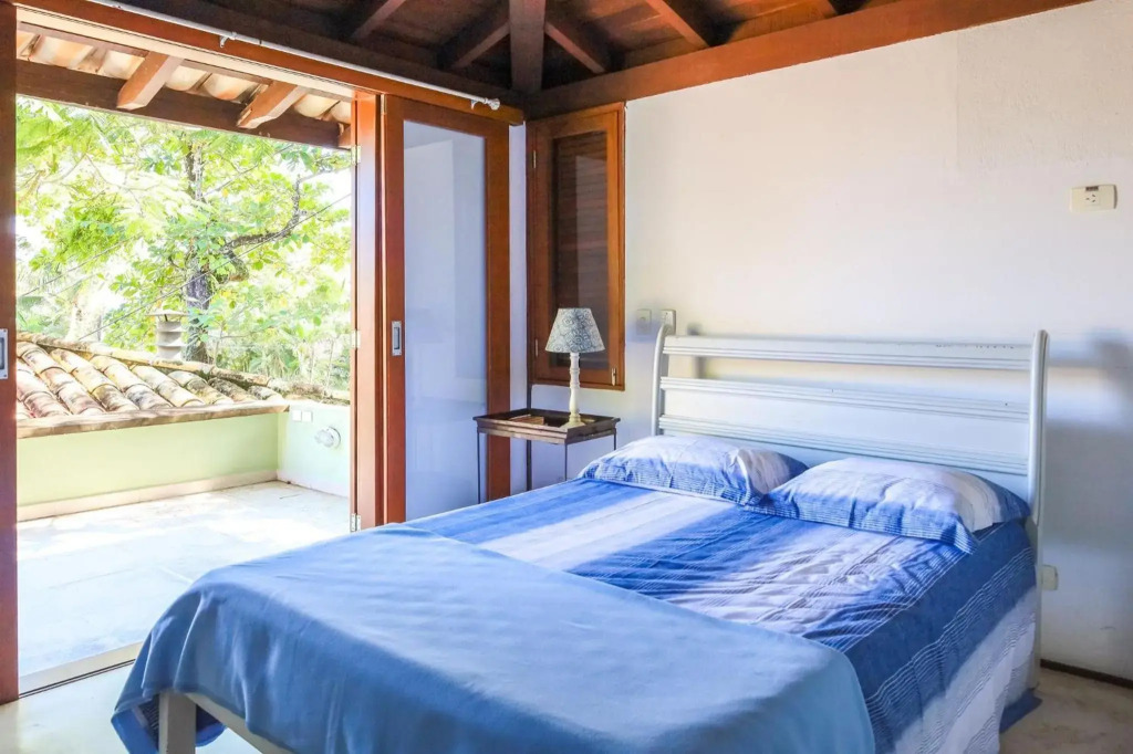 Casa em condomínio na Ilhabela a poucos metros da praia do Siriúba da Vila