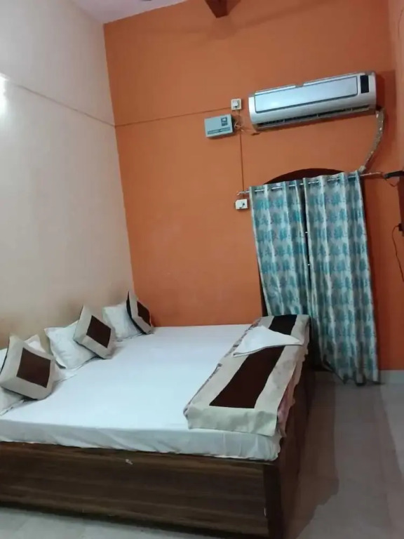 OYO 70117 Shivanand Hotel