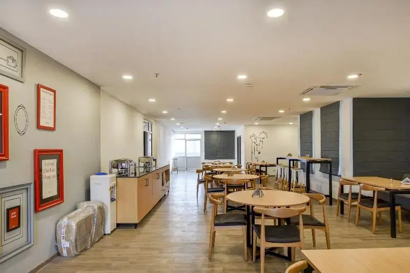Oyo 385 Townhouse Navya International Ramamurthy N